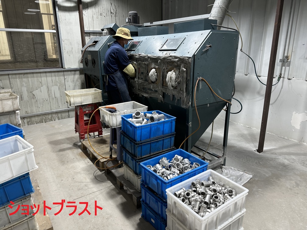 ロストワックス工程14 ショットブラスト 鋼球噴射で表面のスケールを除去